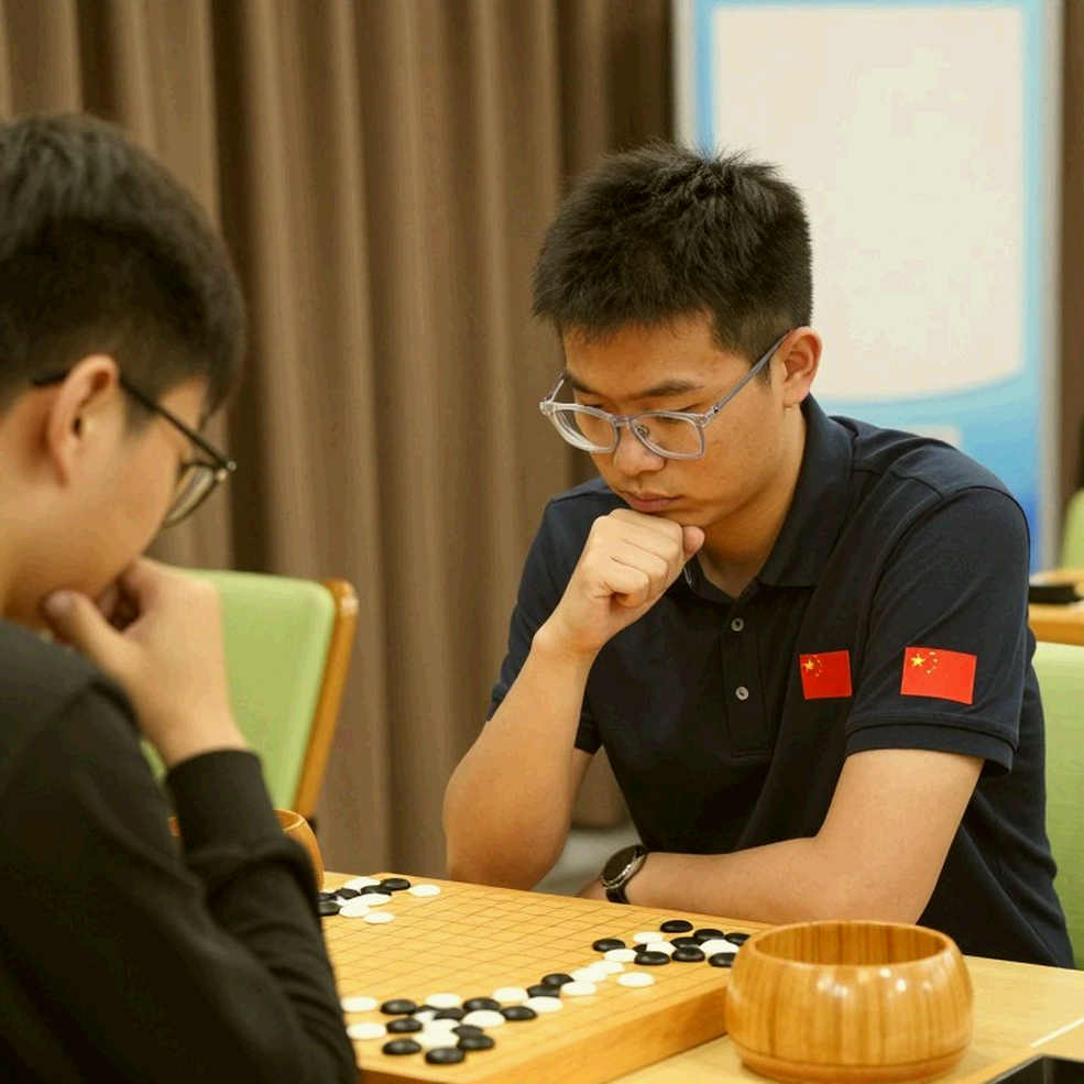 ChessBase Magazine #225: एक काग़ज़ी किताब, एक डाउनलोड कोड, और शतरंज की सबसे धीमी पूंजी