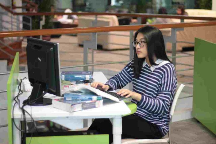 Ilustrasi foto - Magister Teknologi Pendidikan UPH Tekankan Pentingnya Pendidik Memahami Esensi Pembelajaran Online