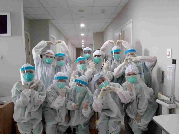 Relawan FoN UPH di RS Siloam Mampang