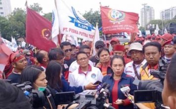 Buruh Tak Diperdulikan Tetap Kerja Di Tengah Pandemi Covid-19 Presiden KSBSI Elly Rosita Silaban: Jangan Bikin Buruh Marah