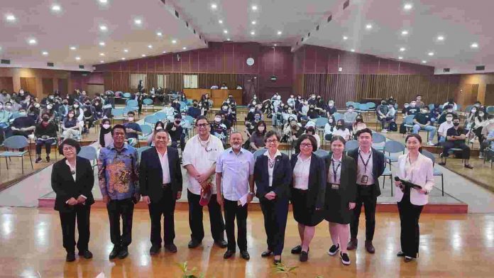 Seminar Pusat Studi G20 UPH Kesuksesan G20 di Indonesia dan Peralihan Estafet Presidensi ke India
